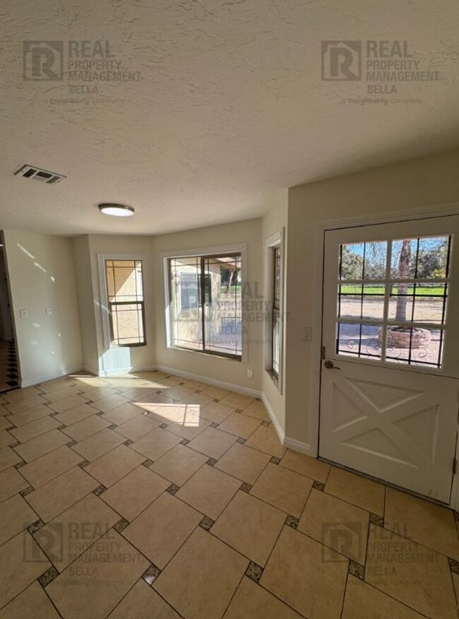 Photo - 7BR Single-Story Retreat on 2.7+ Acres – Spacious, Sun-Filled Living in Prime Temecula