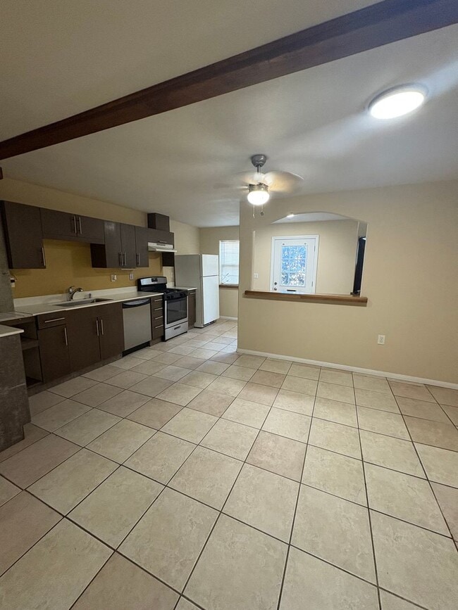 Photo - 377 Douglas St Apartment Unit 1