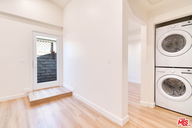 Photo - 8326 Beckford Ave