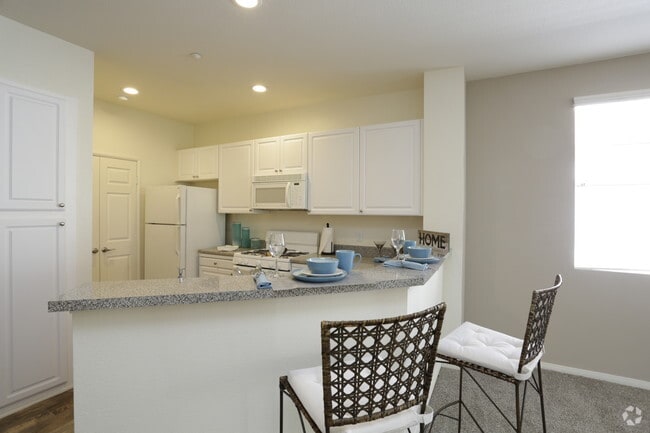 2 BR, 2 BA - 1396 Sf - Elan Pacifico Encinitas