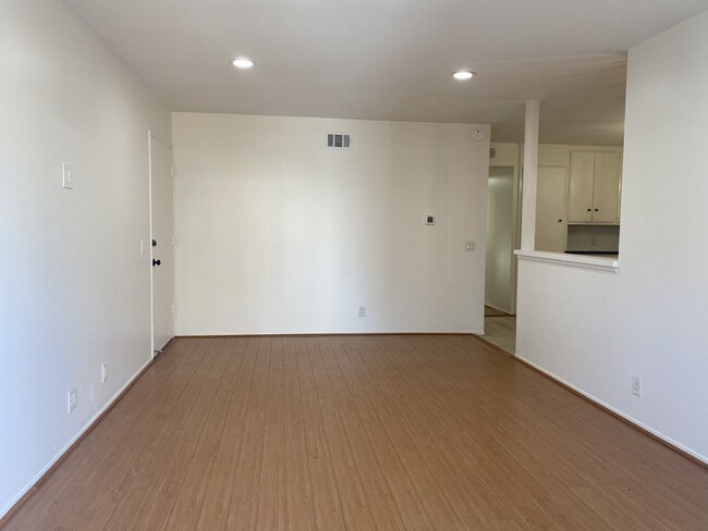 Photo - 4846 Larwin Ave