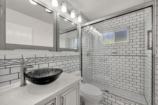 Photo - Adorable 3 Bed / 2 Bath Home w/ Detached 2 Car Garage