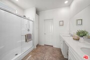 Photo - 10712 Parrot Ave