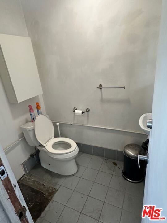 Photo - 8032 W 3rd St