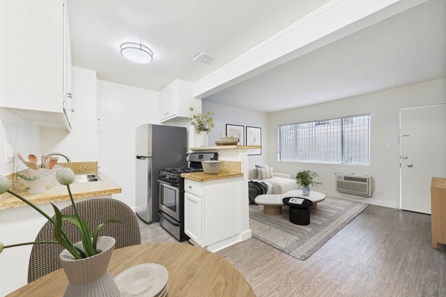 Photo - Roscoe Terrace