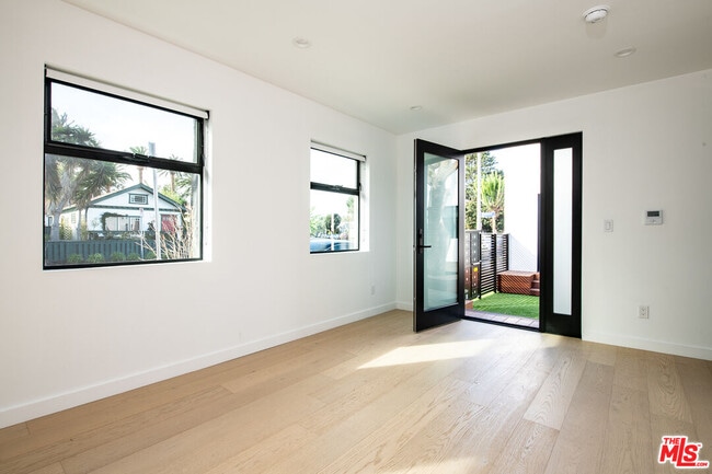 Photo - 1325 Cabrillo Ave Unit 2