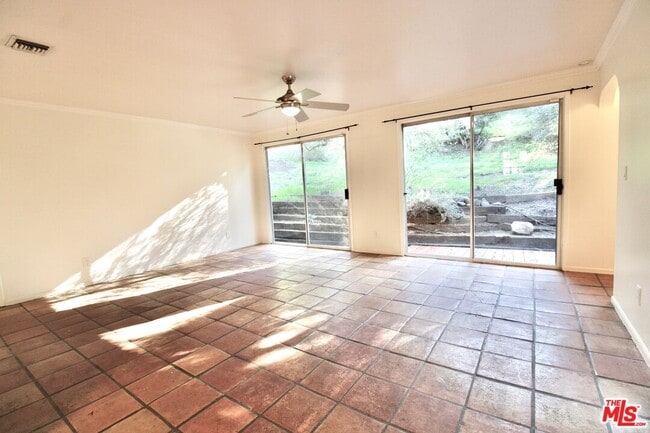 Building Photo - 20200 Paradise Ln