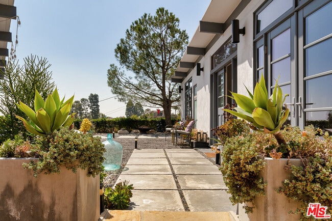 Building Photo - 7107 Pacific View Dr