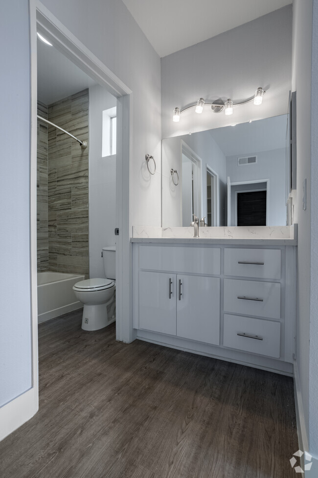 2BR, 2BA - 950 SF - #107 - Catalina Apartments