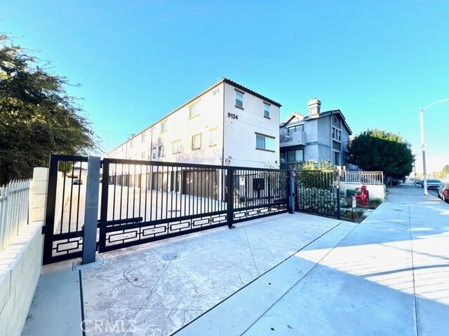 Photo - 9124 Huntington Dr Unit 4