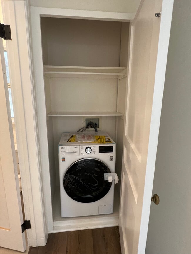 WASH/DRY in one/Linen Closet - 6131 Ranchito Ave