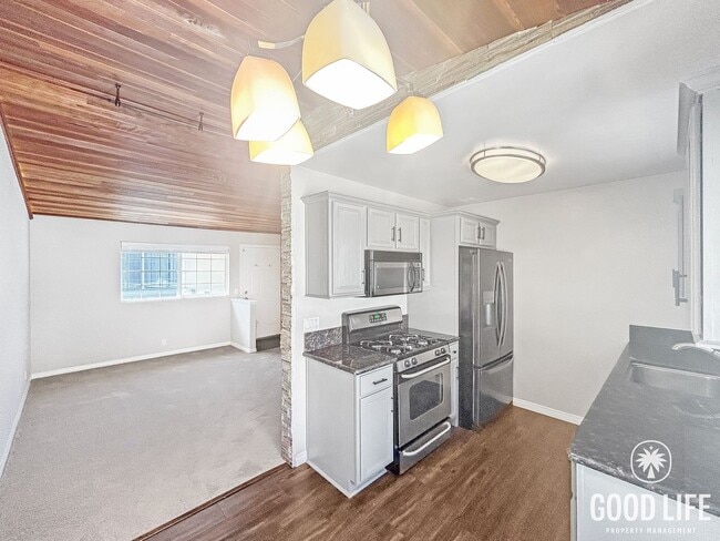 Building Photo - Beautiful 2BD/2BA W/ A/C and Reserved Parking in Normal Heights!