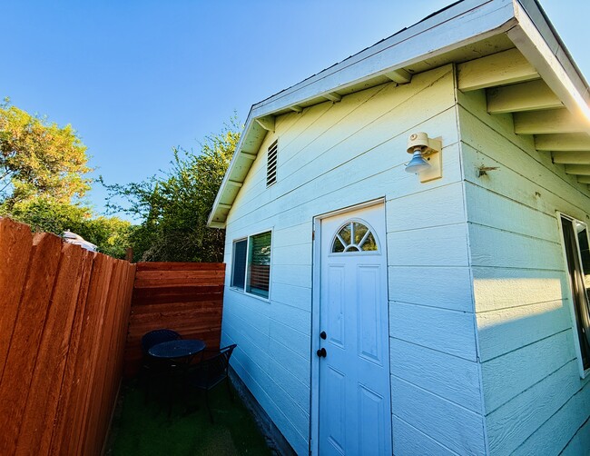 Building Photo - 17714 Kingsbury St Rental