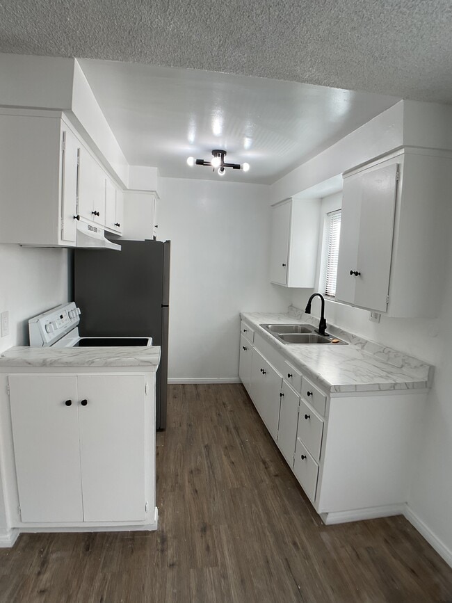 kitchen - 6561 Fulton Ave