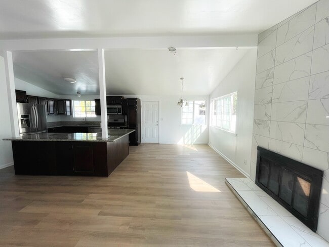 Entry - 8976 Hammond Dr
