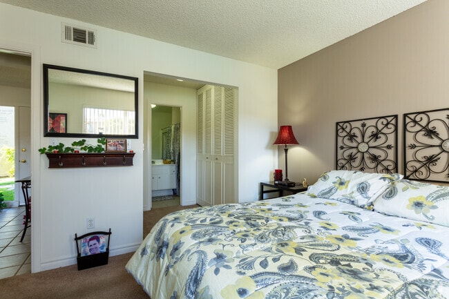 1BR, 1BA - 700 SF - Alders Apartment Company