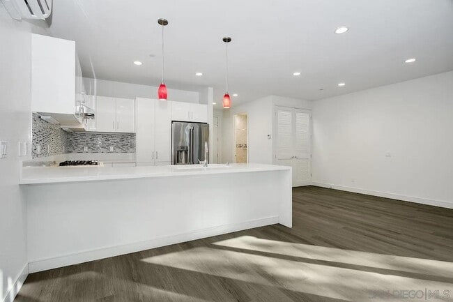 Photo - 8248 High St