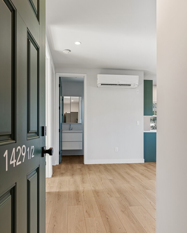 Photo - 1429 Edgecliffe Dr Unit 1429.5