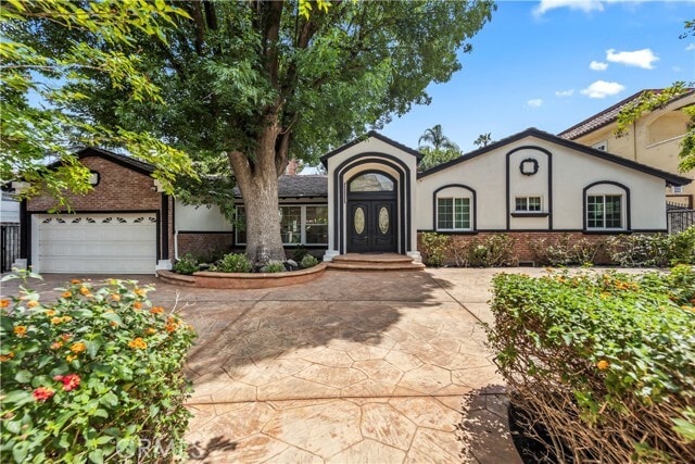 Photo - 4428 Saugus Ave