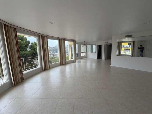 Building Photo - 3 bedroom house with amazing views