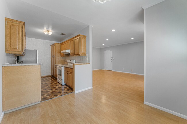 Photo - 5414 Newcastle Ave Unit 62