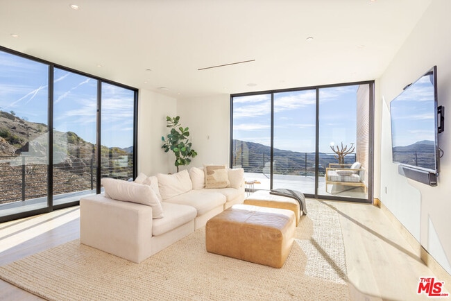 Photo - 32180 Mulholland Hwy