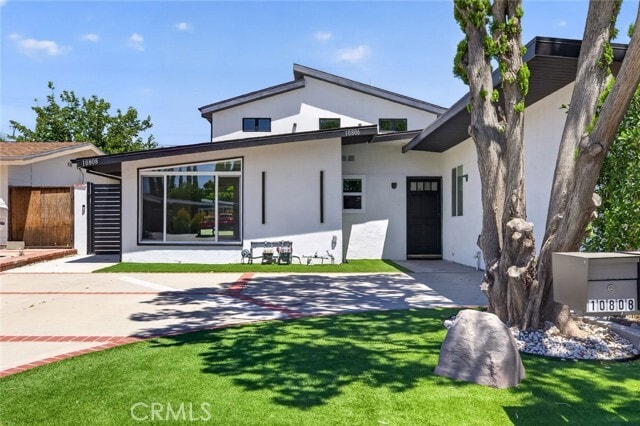 Building Photo - 10806 Paso Robles Ave
