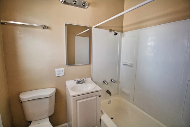 Photo - 7800 Madison St