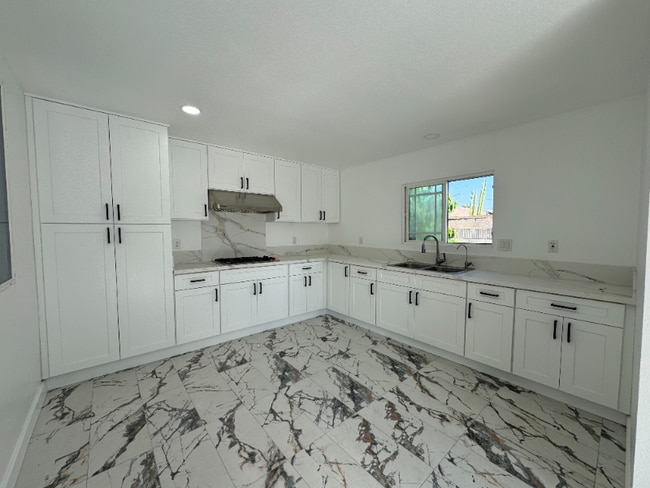 Building Photo - 6 W 4th St Unit ADU