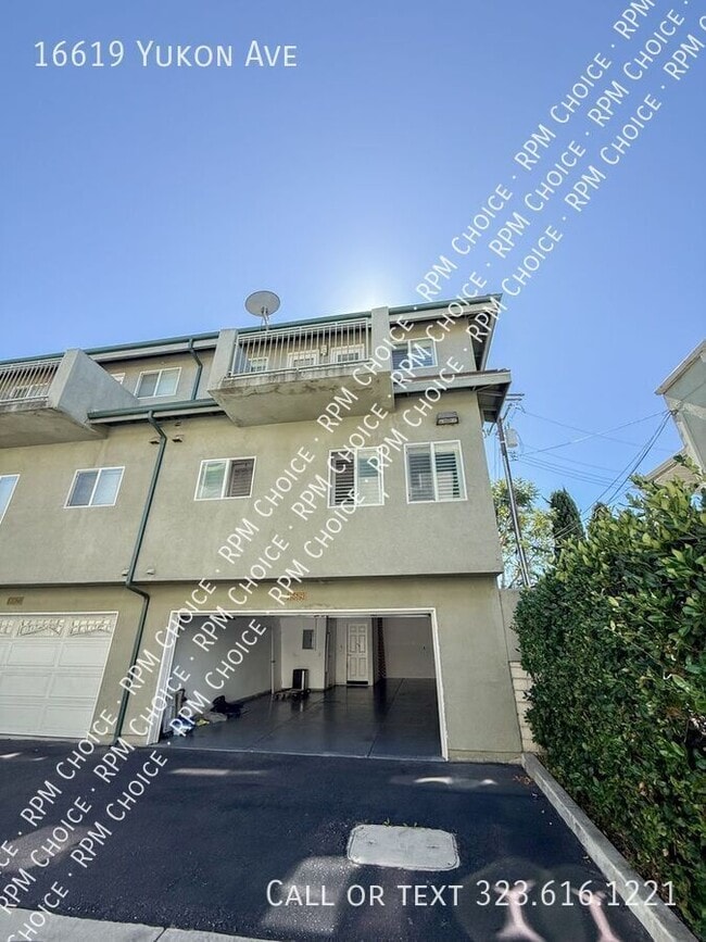 Building Photo - 16619 Yukon Ave