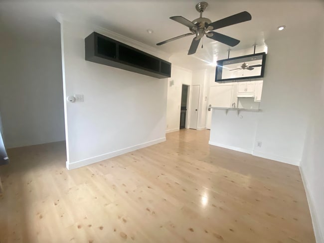 Building Photo - Beautiful Renovated Studio Apartment with ...