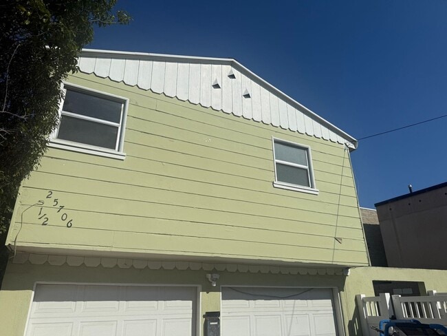 Eshelman Ave - Eshelman Ave Apartment Unit 25706 1/2