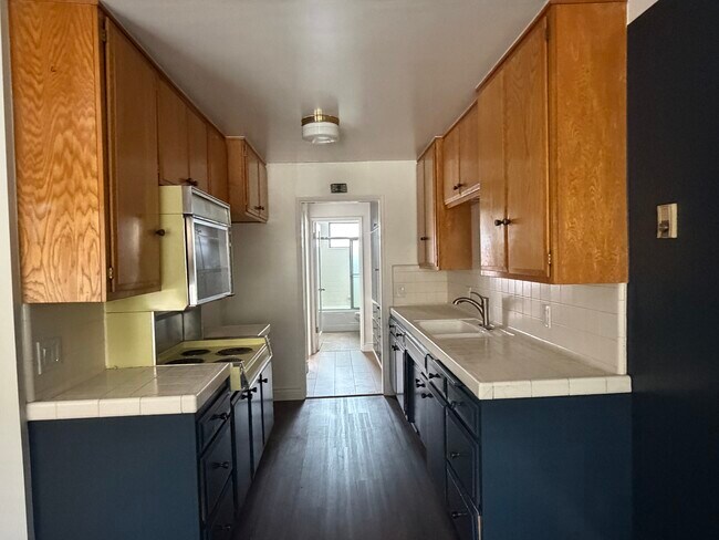 Vintage 1960 kitchen - 100 Hermosa Ave Unit 1h