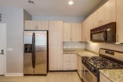 Photo - Beautiful & Spacious 2BD/2BA Condo - Central A/C & Heat, Washer/Dryer - Underground Parking - Gat... Unit 2321