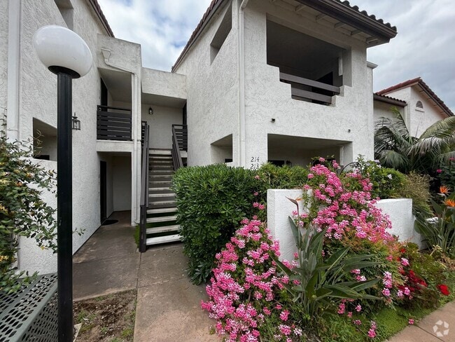 Building Photo - Recently Upgraded Escondido  Condo Unit 214