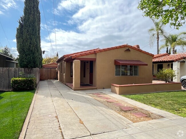 Building Photo - Adorable Spanish Style 2 Bed 1 Bath Home i...