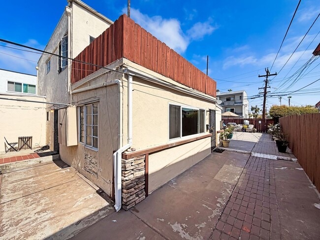 Building Photo - SD: 3BD/1.5BA Apartment in Normal Heights with Reserved Parking Unit 3178 Adams Ave