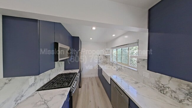 Building Photo - 250 Ash Ave Unit C