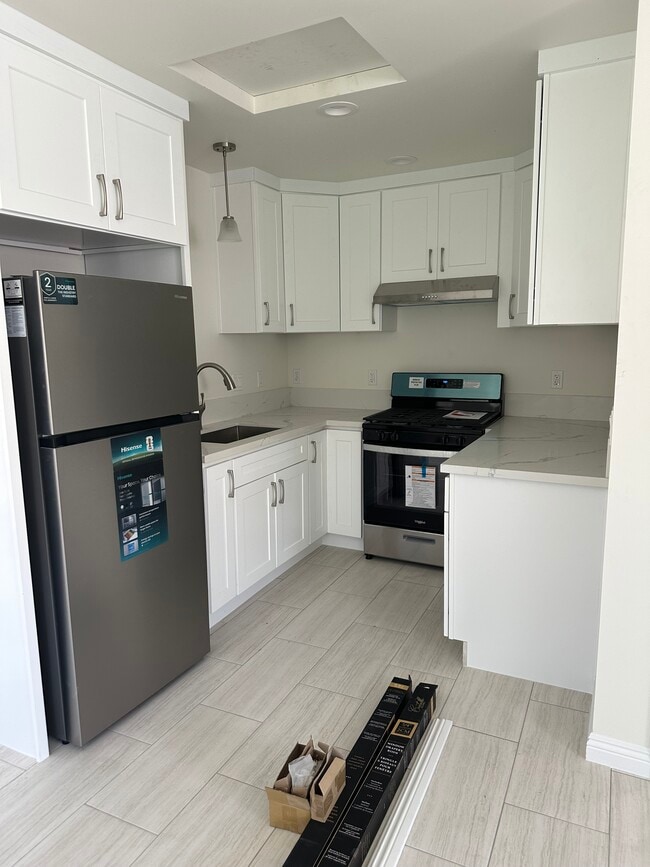 Building Photo - 4218 W 132nd St Unit C