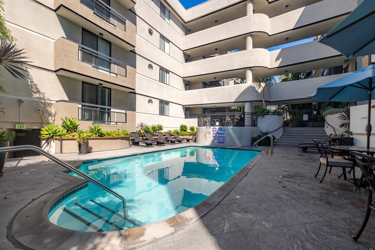 3D Tour - Palm Court Apartments