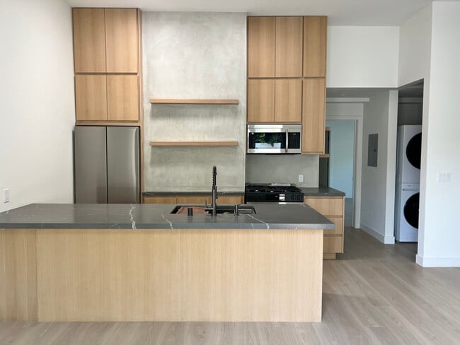Photo - 18852 Collins St Apartment