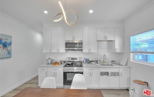 Building Photo - 2927 S Catalina St