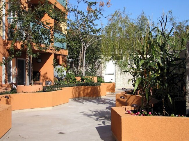 Photo - 5411 Hollywood Blvd