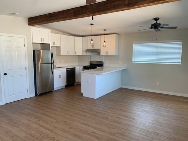 Building Photo - 1461 East Ln Unit 1461 #2