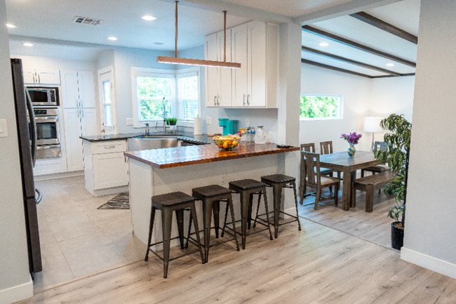 Photo - 18033 Duncan St