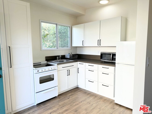 Photo - 225 S Clark Dr