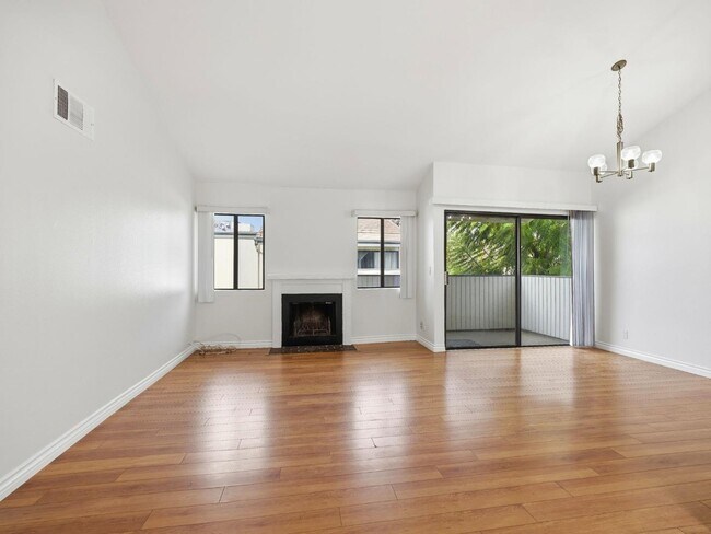 Photo - 10512 Sunland Blvd