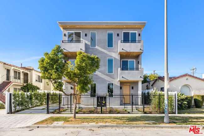Building Photo - 5225 20th St Unit 1/2