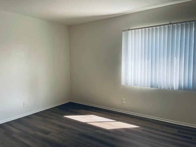 Photo - 6442 Rostrata Ave