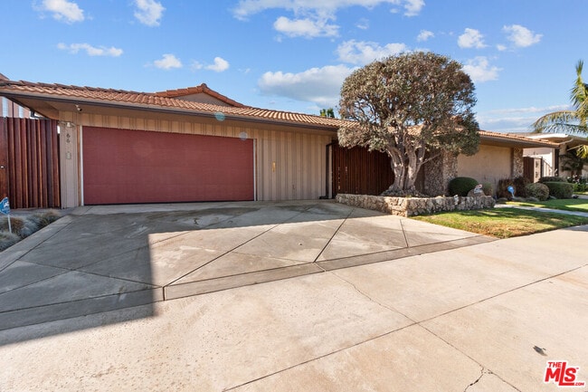 Photo - 6633 S Sherbourne Dr House
